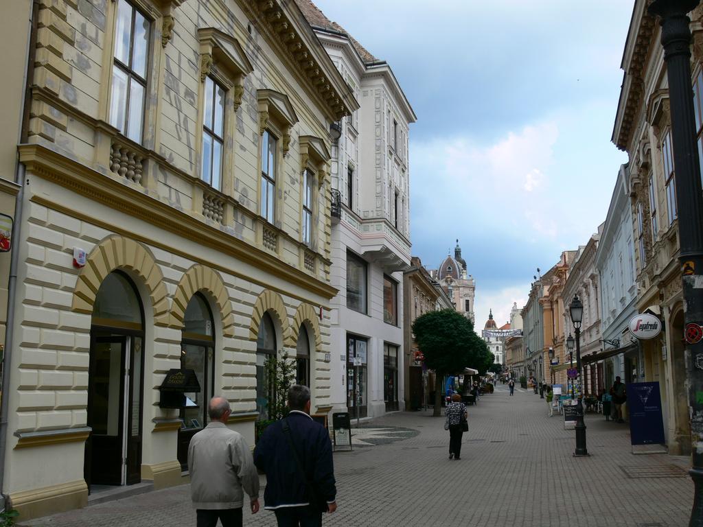 Sunny City Center Πετς Εξωτερικό φωτογραφία
