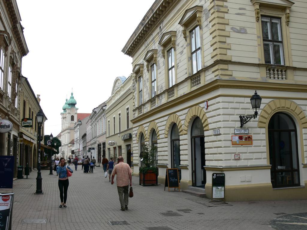 Sunny City Center Πετς Εξωτερικό φωτογραφία